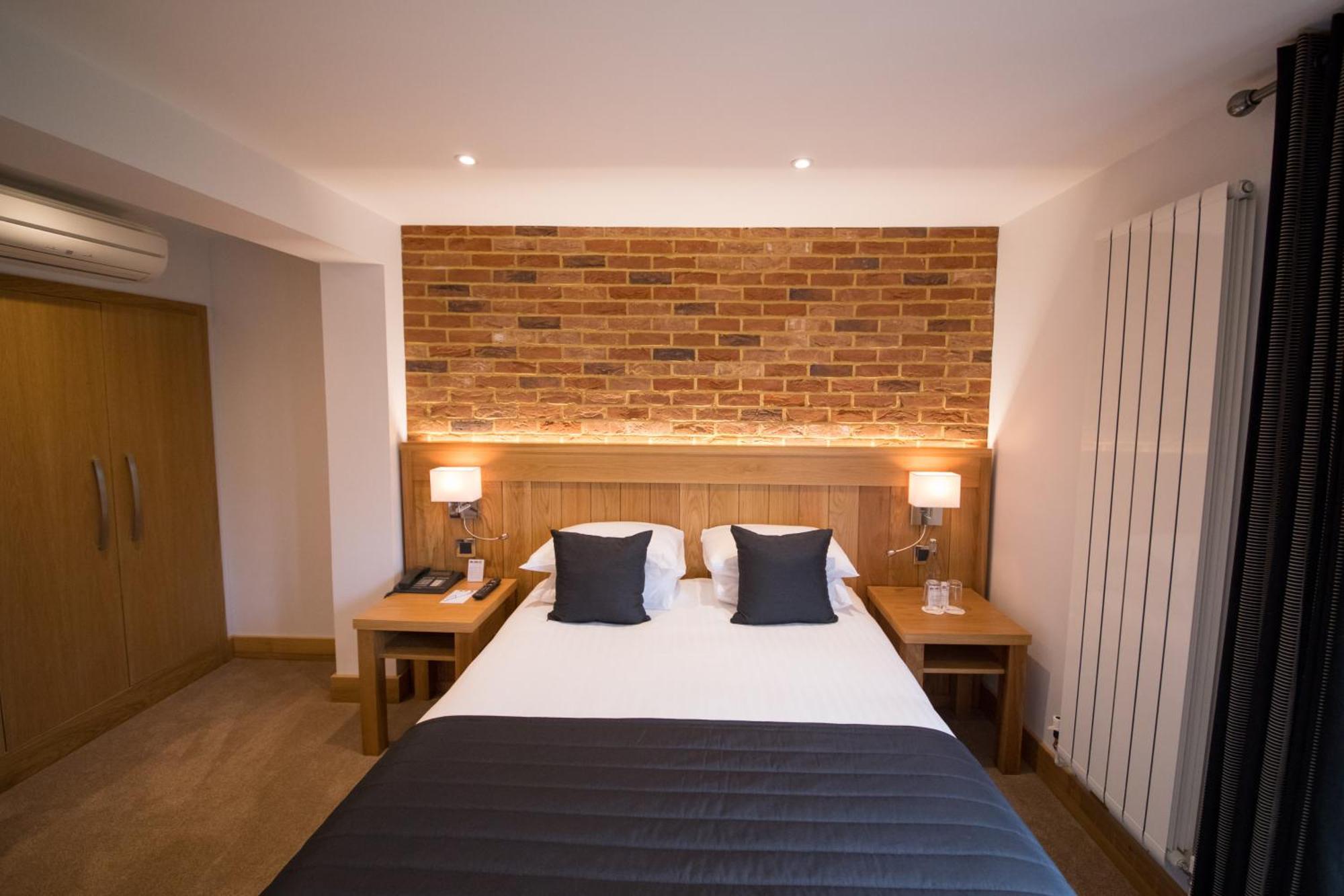 Tewinbury Farm Hotel Pokoj fotografie